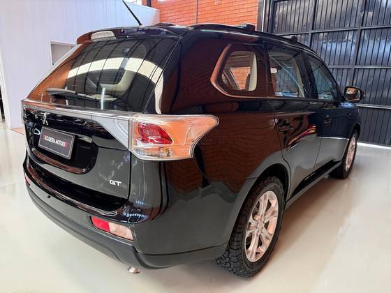 MITSUBISHI OUTLANDER 3.0 GT 4X4 V6 24V GASOLINA 4P AUTOMÁTICO